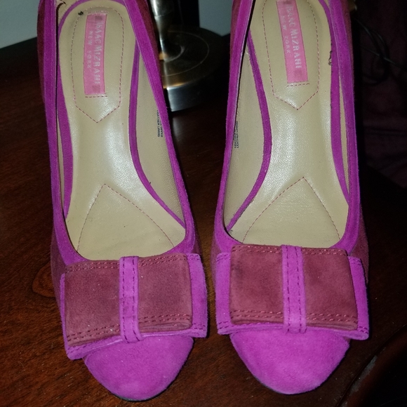 Isaac Mizrahi Fuchsia-Red Cute Pumps - Picture 3 of 8